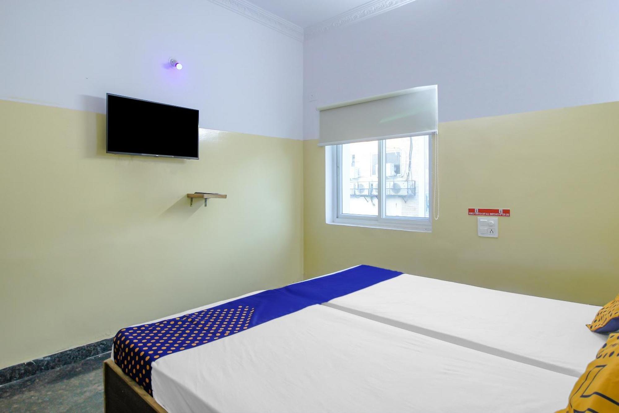 Spot On 81775 Mohit Gokul Lodge New Luxury Room'S Near Secunderabad Railway Station Lalaguda ภายนอก รูปภาพ