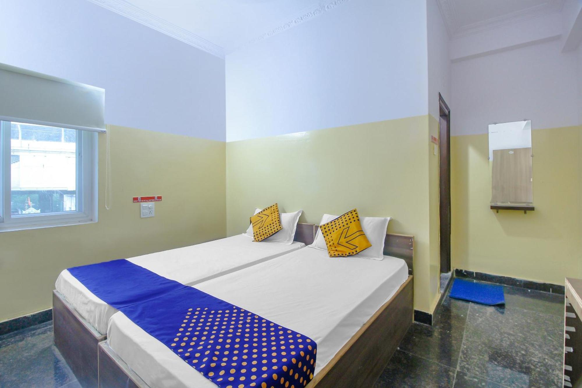 Spot On 81775 Mohit Gokul Lodge New Luxury Room'S Near Secunderabad Railway Station Lalaguda ภายนอก รูปภาพ