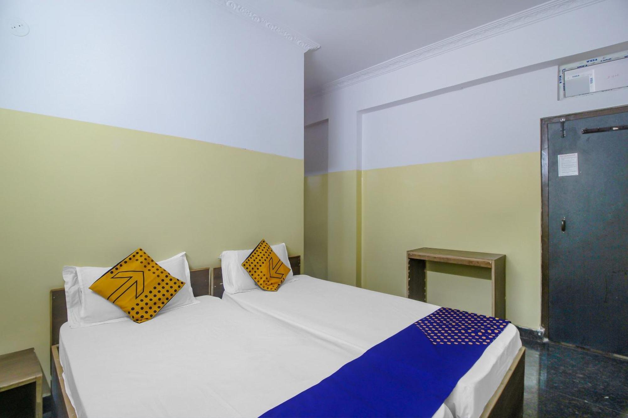 Spot On 81775 Mohit Gokul Lodge New Luxury Room'S Near Secunderabad Railway Station Lalaguda ภายนอก รูปภาพ
