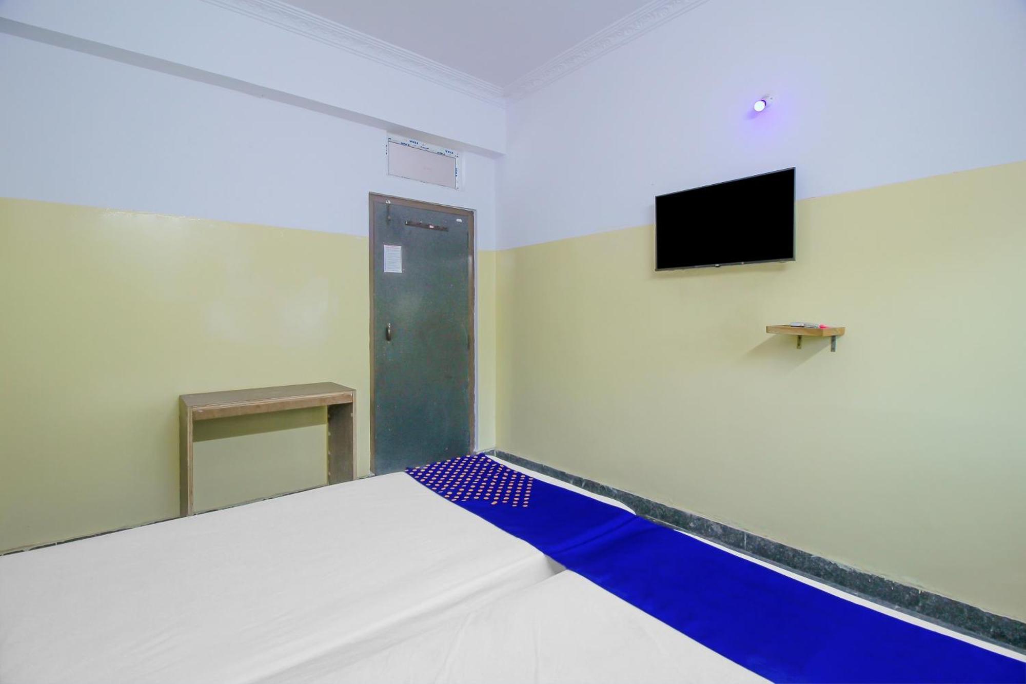 Spot On 81775 Mohit Gokul Lodge New Luxury Room'S Near Secunderabad Railway Station Lalaguda ภายนอก รูปภาพ