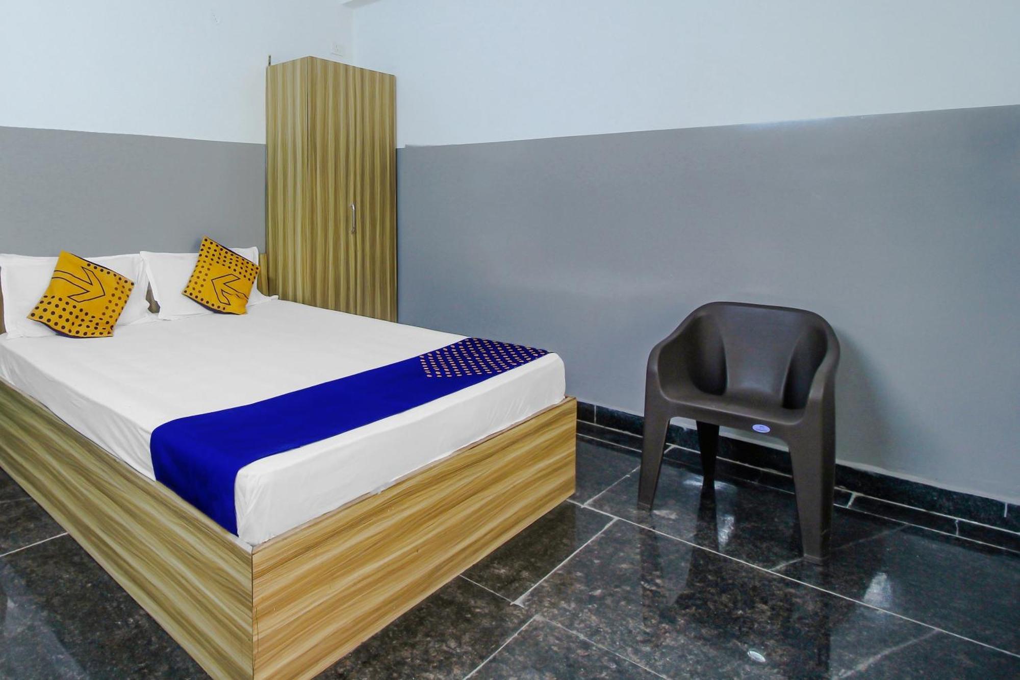 Spot On 81775 Mohit Gokul Lodge New Luxury Room'S Near Secunderabad Railway Station Lalaguda ภายนอก รูปภาพ