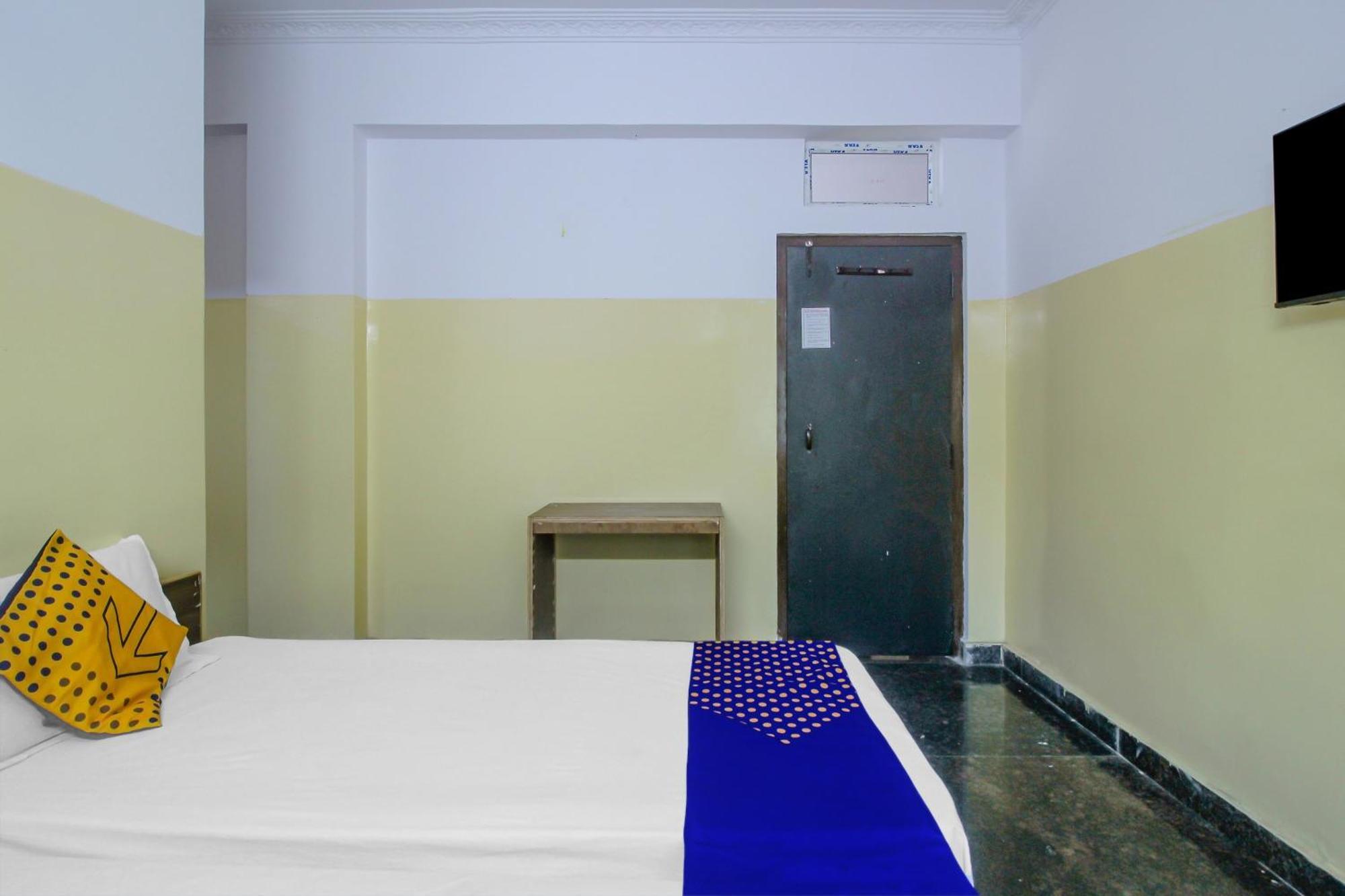 Spot On 81775 Mohit Gokul Lodge New Luxury Room'S Near Secunderabad Railway Station Lalaguda ภายนอก รูปภาพ