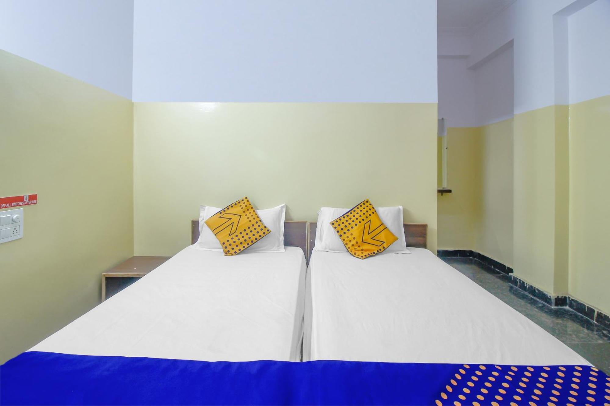 Spot On 81775 Mohit Gokul Lodge New Luxury Room'S Near Secunderabad Railway Station Lalaguda ภายนอก รูปภาพ
