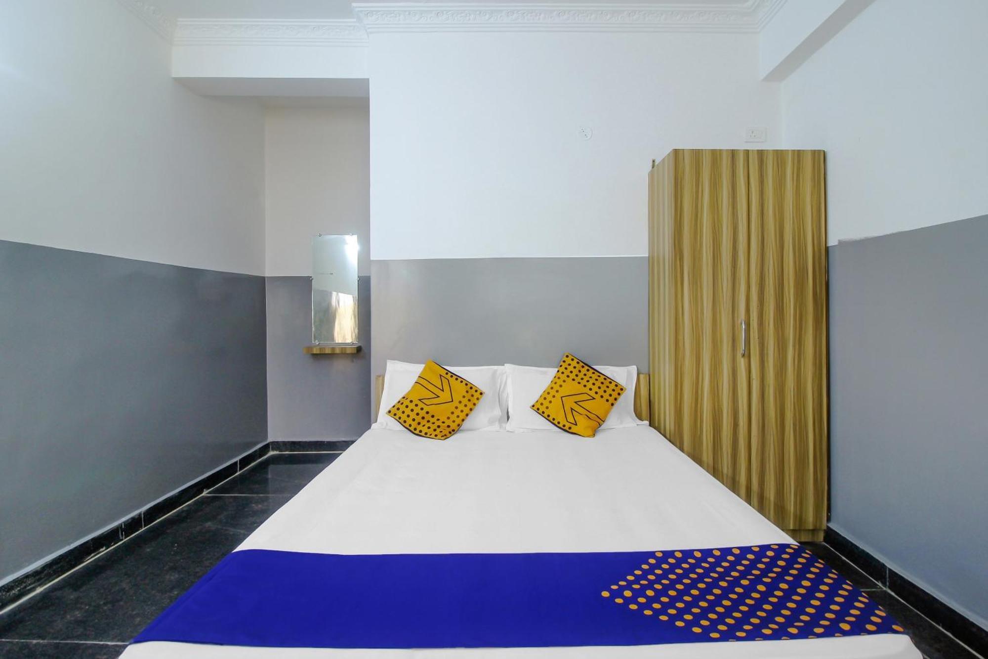 Spot On 81775 Mohit Gokul Lodge New Luxury Room'S Near Secunderabad Railway Station Lalaguda ภายนอก รูปภาพ